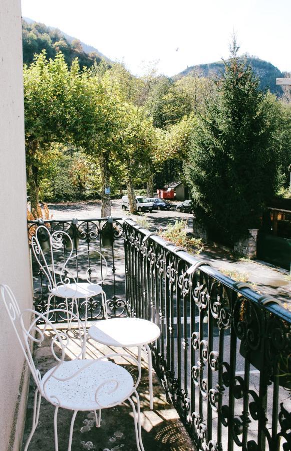 Eau Berges Hostel Val-de-Sos Екстериор снимка
