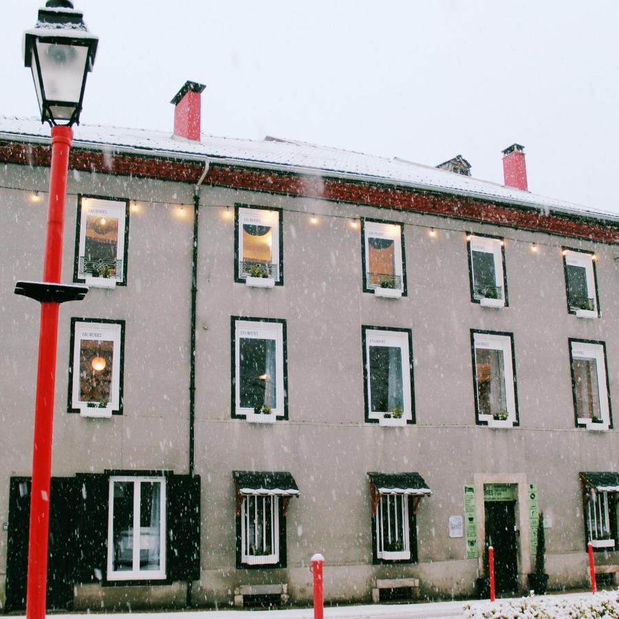 Eau Berges Hostel Val-de-Sos Екстериор снимка