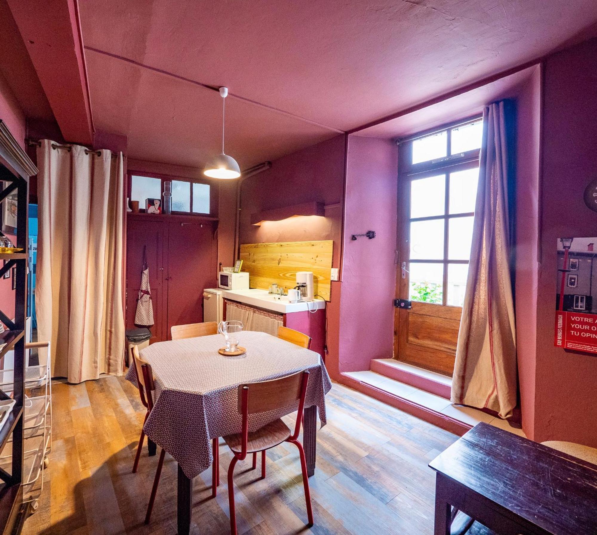 Eau Berges Hostel Val-de-Sos Екстериор снимка