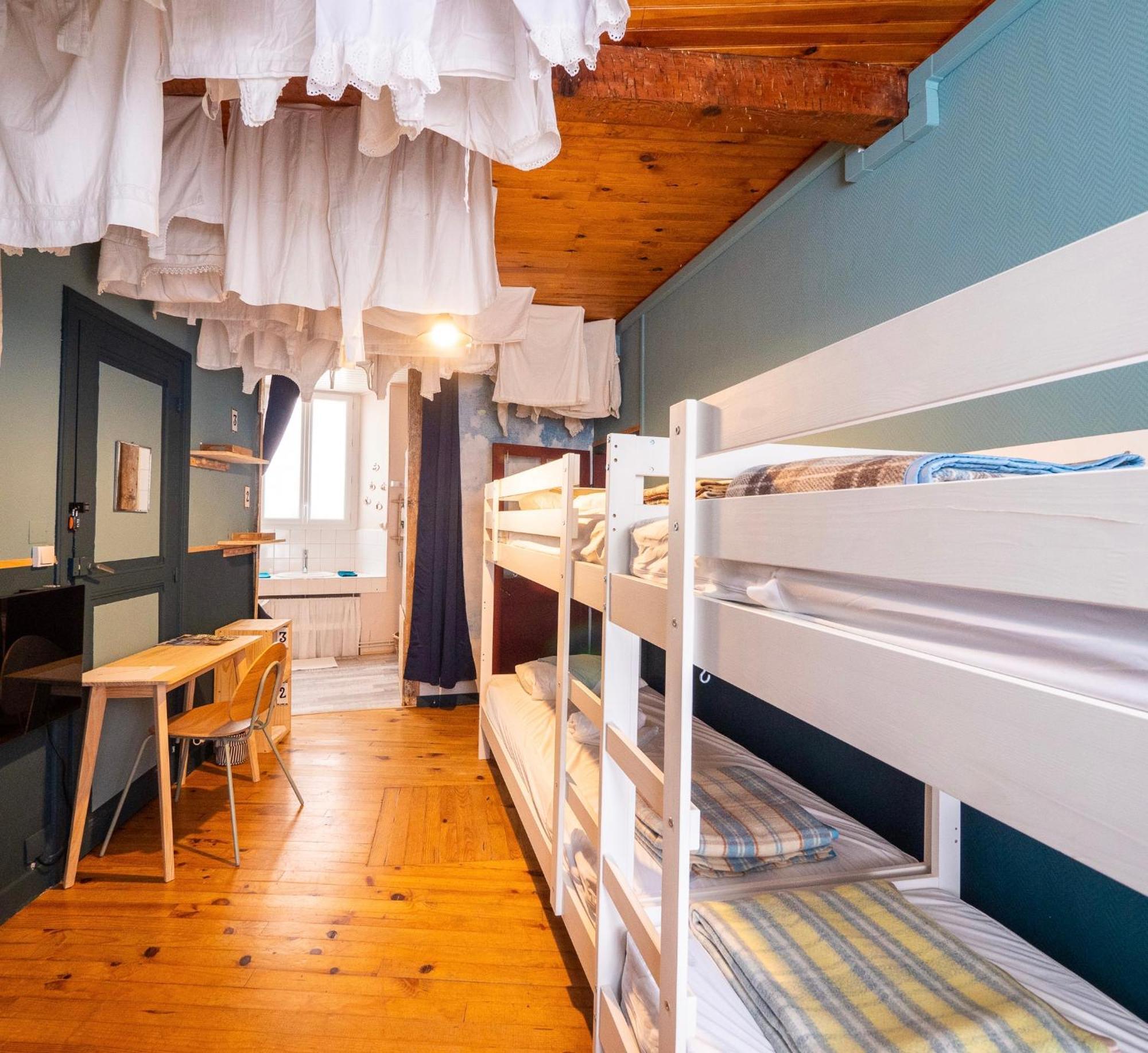 Eau Berges Hostel Val-de-Sos Екстериор снимка