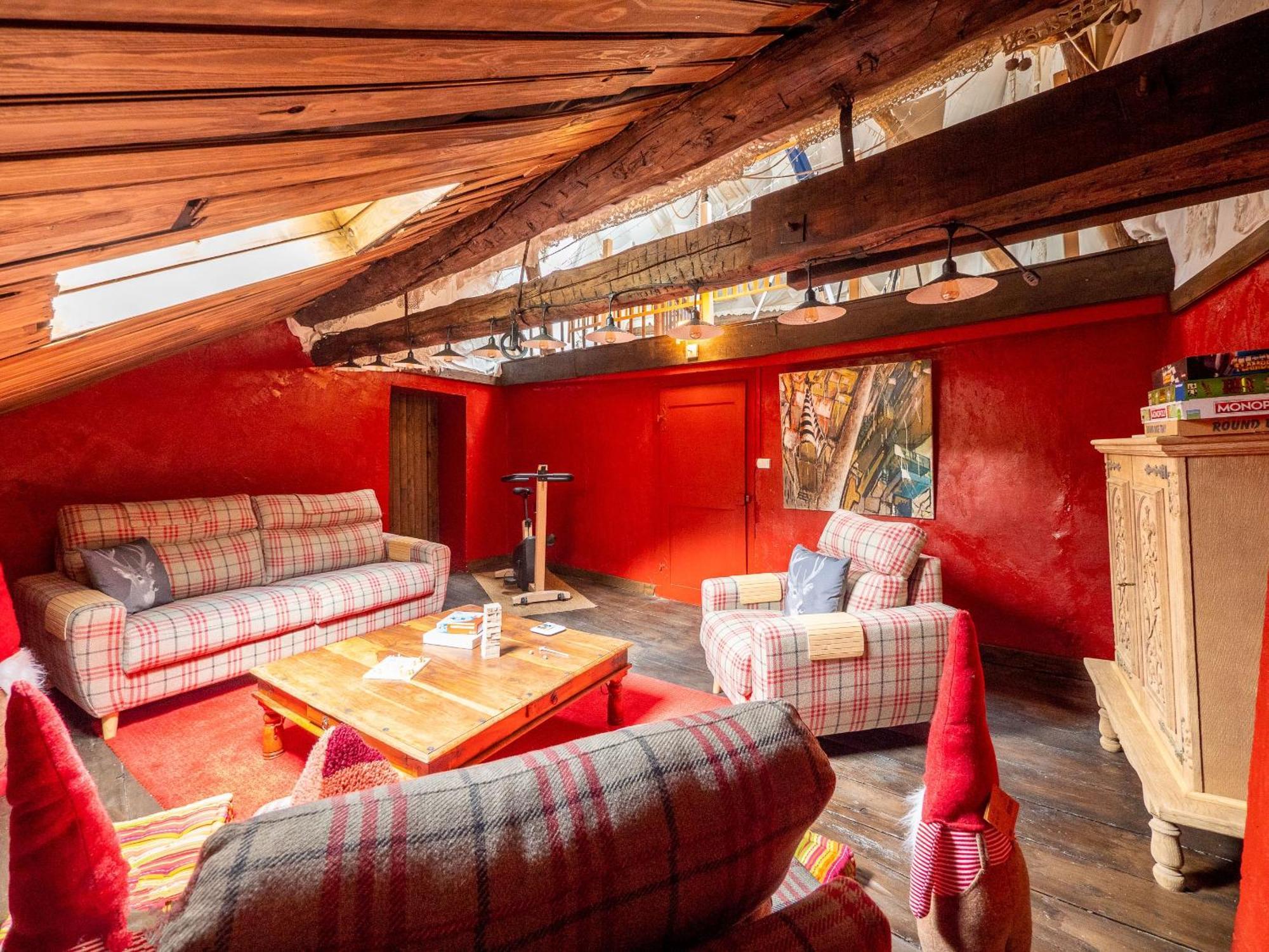 Eau Berges Hostel Val-de-Sos Екстериор снимка