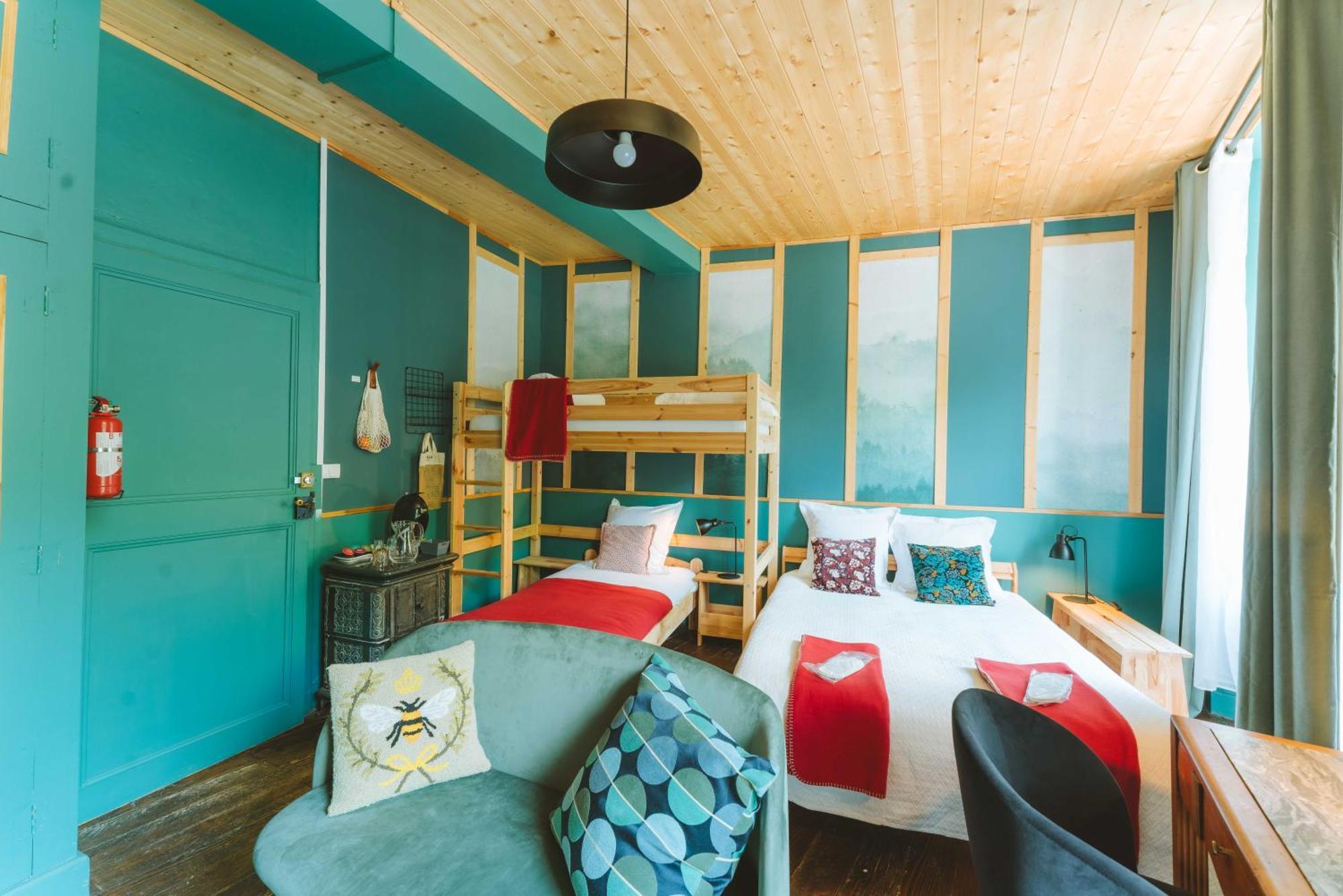 Eau Berges Hostel Val-de-Sos Екстериор снимка