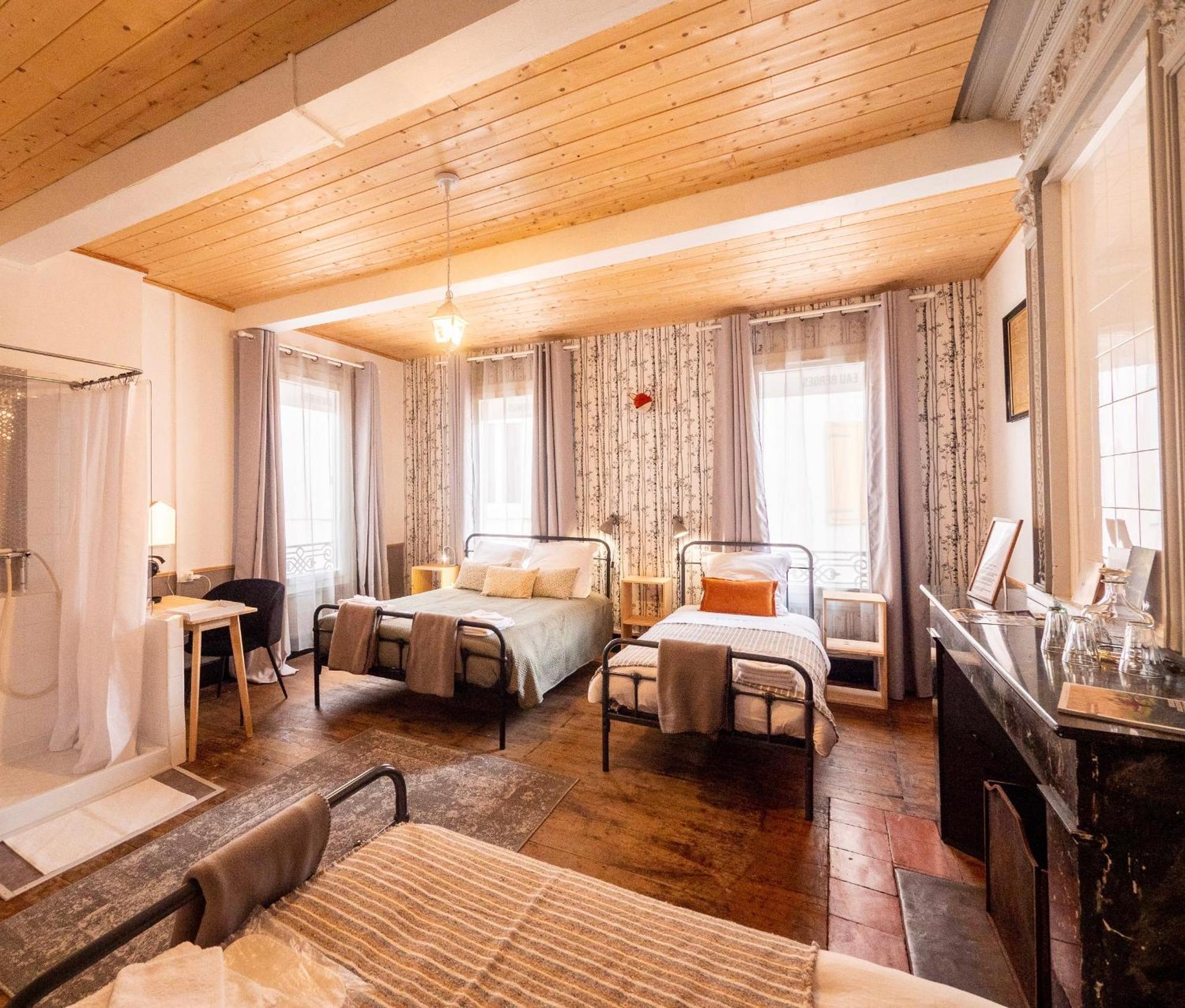 Eau Berges Hostel Val-de-Sos Екстериор снимка