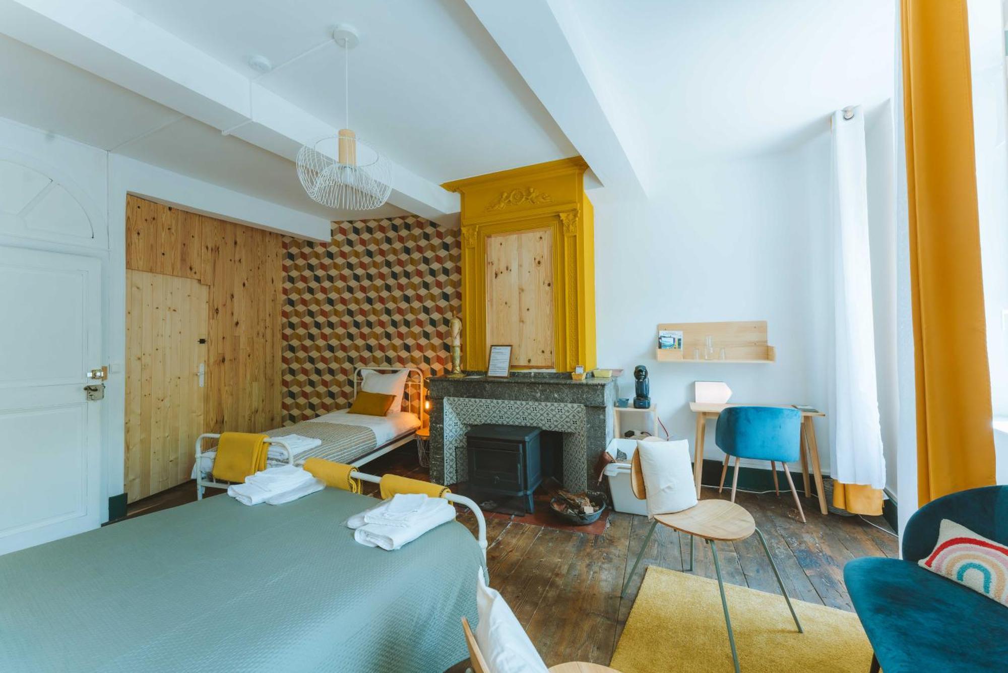 Eau Berges Hostel Val-de-Sos Екстериор снимка