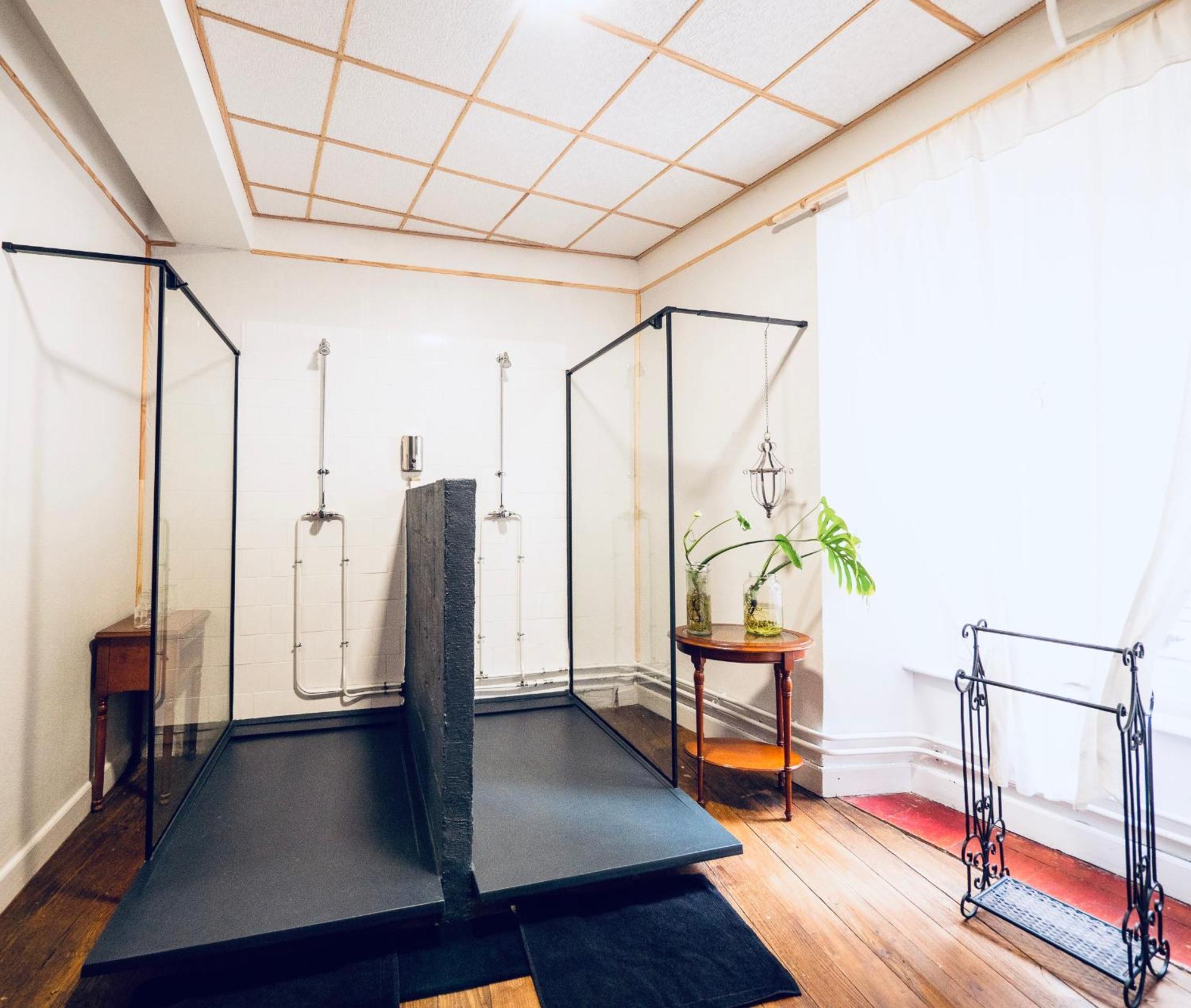 Eau Berges Hostel Val-de-Sos Екстериор снимка