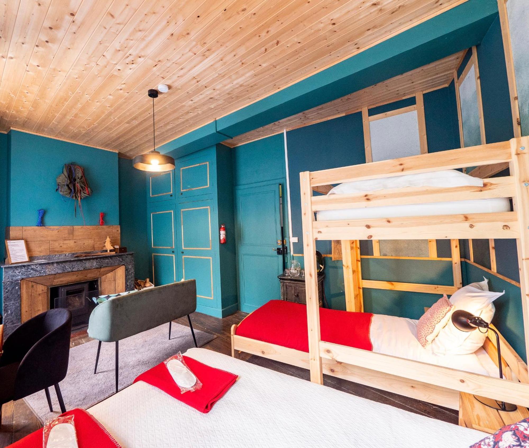 Eau Berges Hostel Val-de-Sos Екстериор снимка