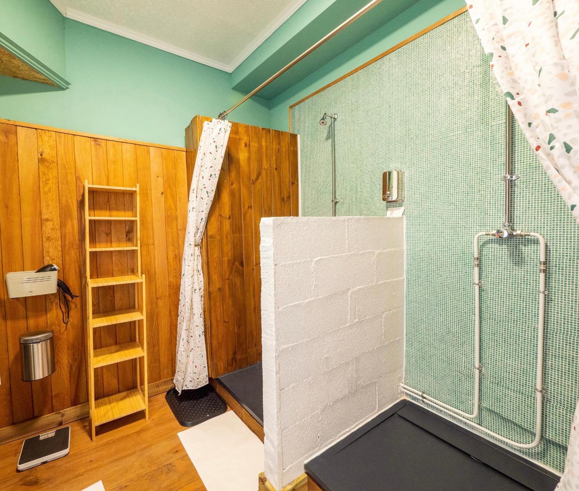 Eau Berges Hostel Val-de-Sos Екстериор снимка