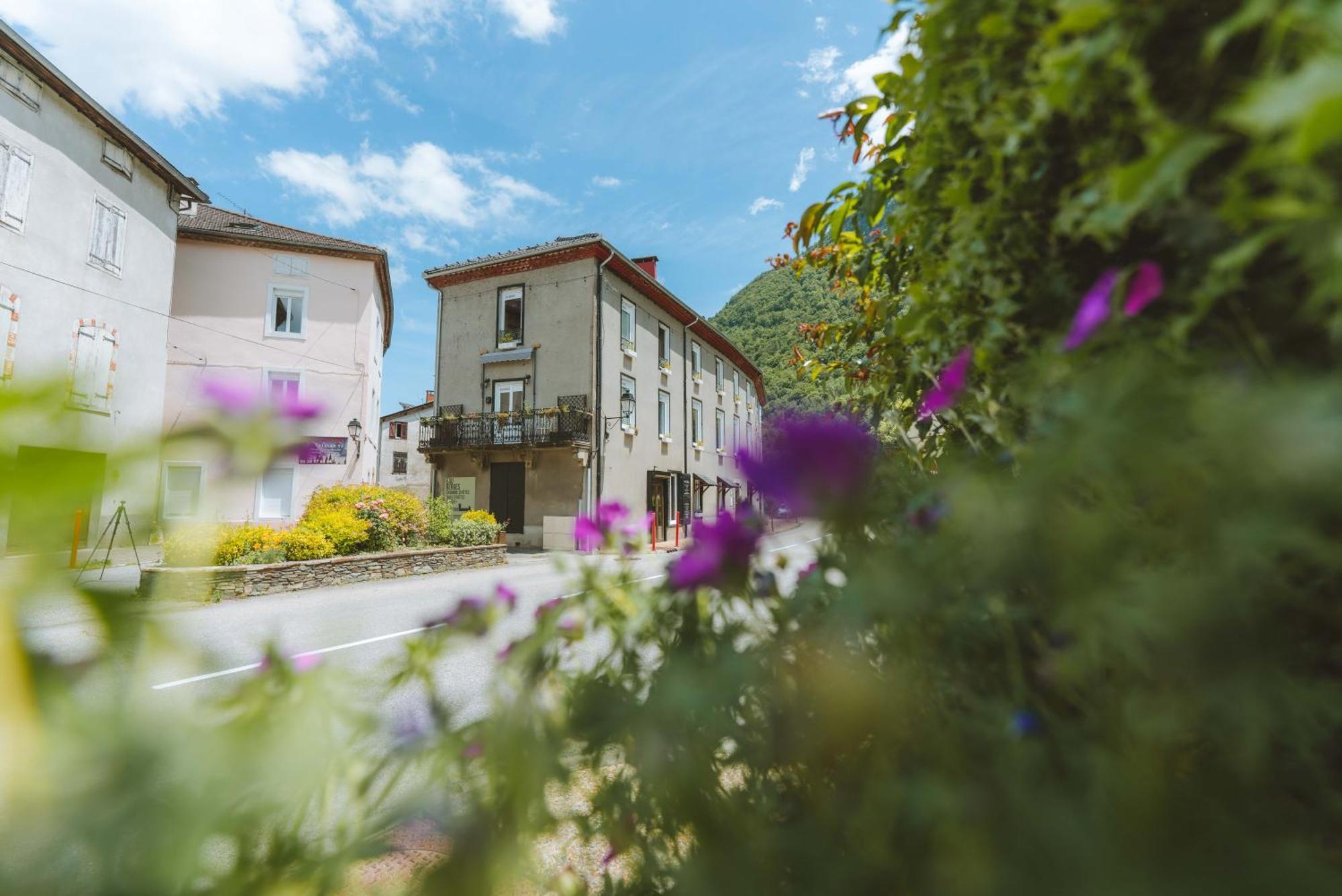 Eau Berges Hostel Val-de-Sos Екстериор снимка