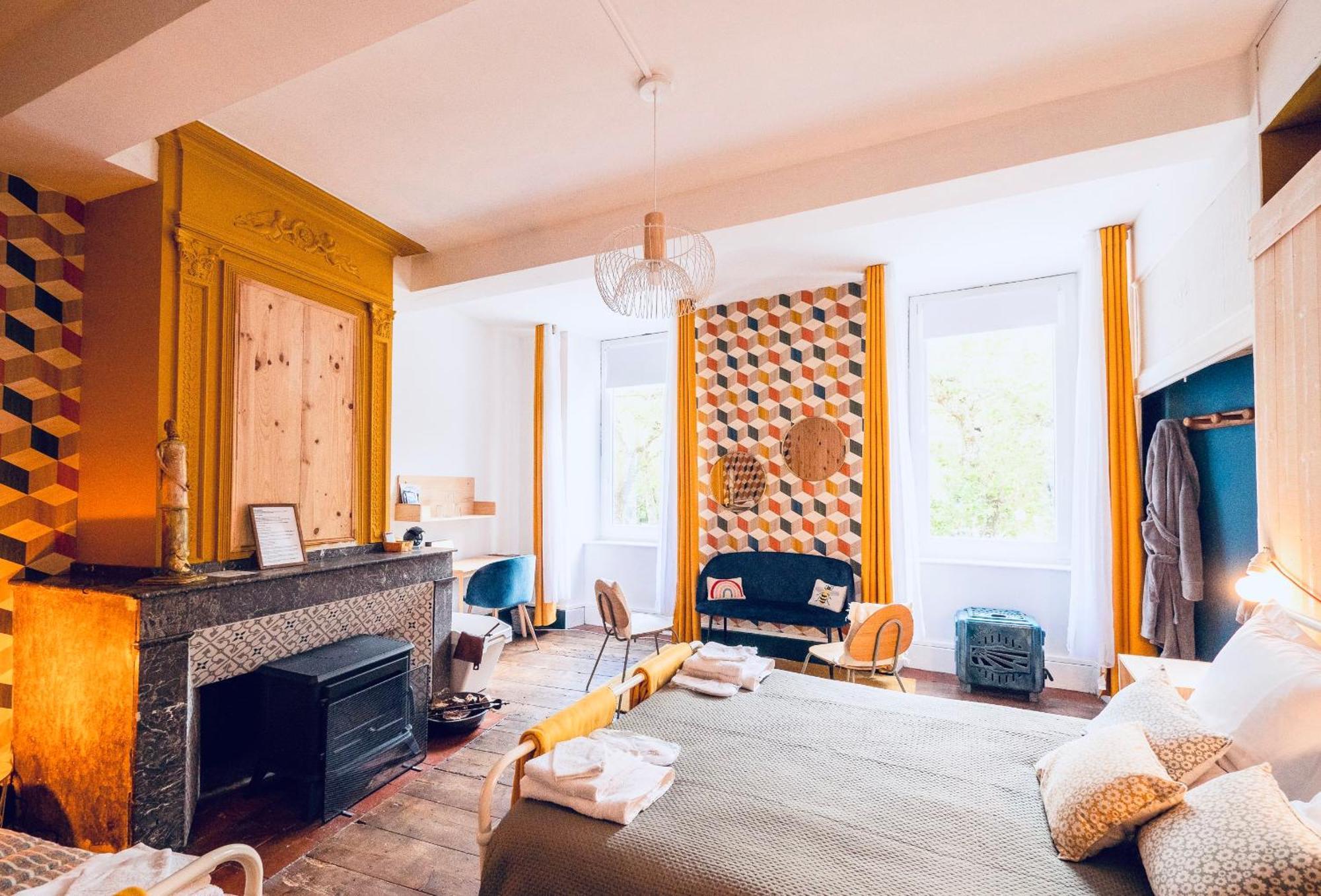 Eau Berges Hostel Val-de-Sos Екстериор снимка