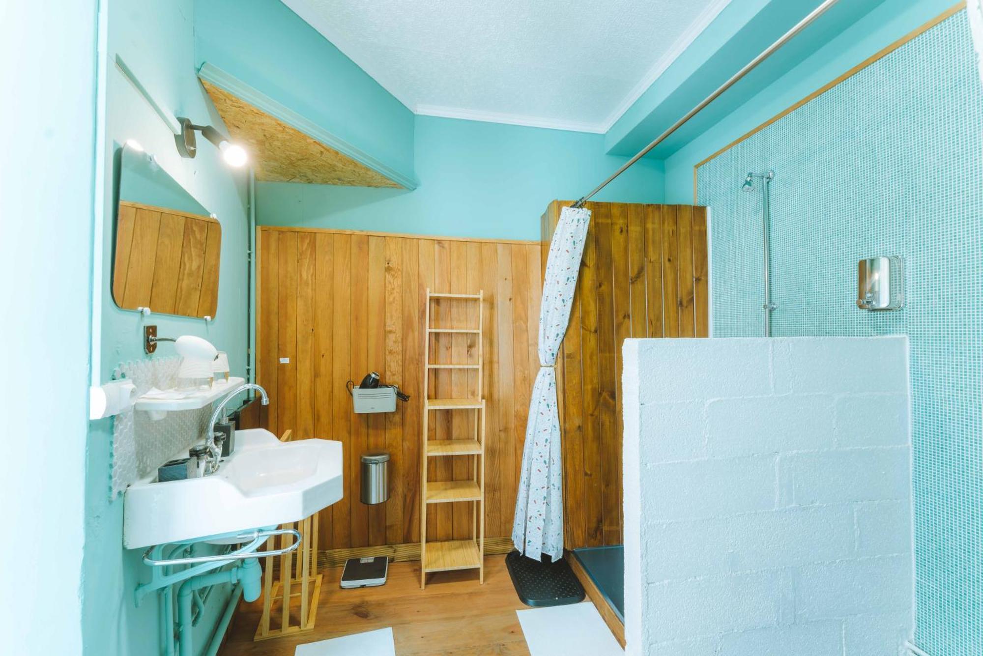 Eau Berges Hostel Val-de-Sos Екстериор снимка